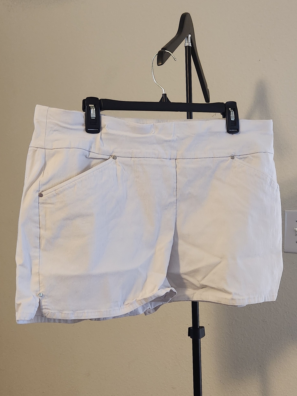 INC International Concepts White Women's Skort with Front Pockets